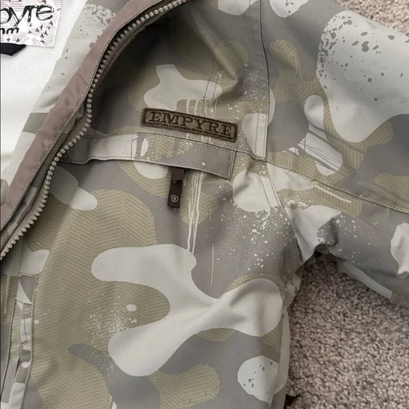 Camouflage Snowboarding Jacket - Picture 6 of 13